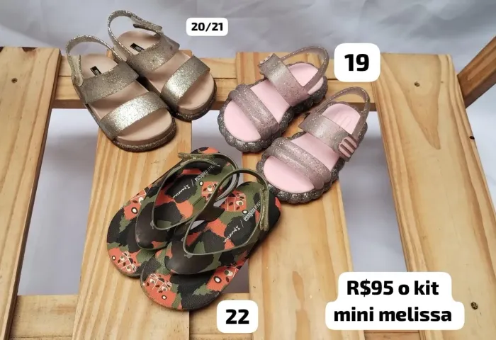 Lote com mini melissa 19,20/21 e 22 retirar em Jacaraípe próximo ao atacado vem.