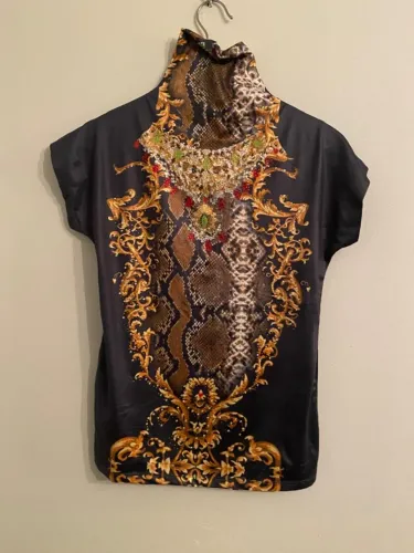 Blusa Social de Gola Alta Com Pedras - Tamanho M