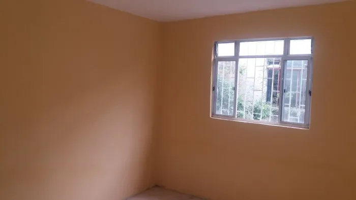 Aluga-se sobrado parte de baixo fundos.<br>