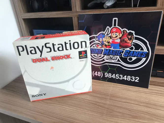 Playstation 1 em ótimo estado com manual no plástico lacrado