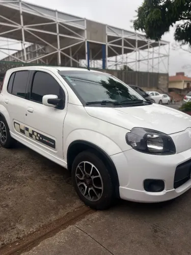 Fiat Uno Sporting 1.4 EVO Fire Flex 8V 4P 2012