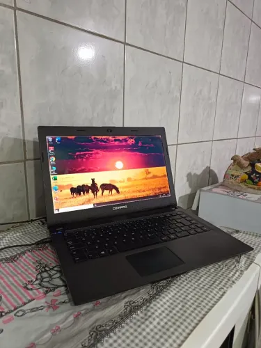 Notebook compac com 4gb memória, teclado ok, carregador.