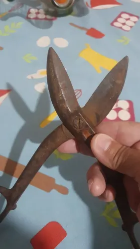 Vendo tesoura antiga da corneta relíquia 