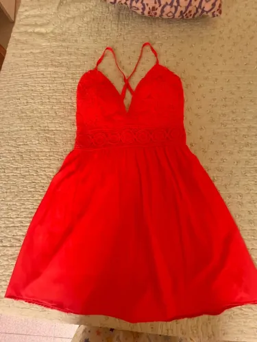 Vestido curto decotado
