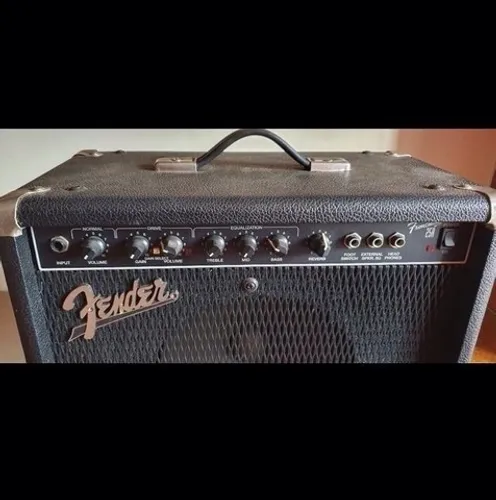 Amplificador Fender 25R reverb de mola