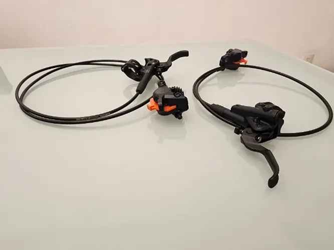 Par Freios Hidráulicos Shimano Slx Br M7100 Pinça 4 pistões (D) Pinça 2 pistões (T) 