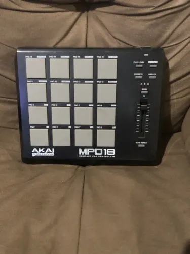 Controladora  Akai mpd 18 
