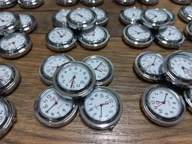 (Novos) Kit 199 Minis relógios 35mm para inserção cor prata<br>*Importado China