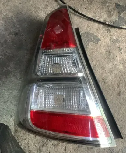 Lanterna Esquerda Renault Sandero 2012 à 2014 Recuperada na Ponta Esquerda