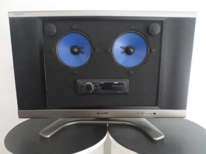 Som Artesanal com Gabinete de TV, com Rádio AM/FM, USB e Bluetooth