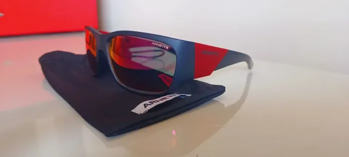 R$299,00 Óculos de sol Arnette AN4297 28085A Snap Lil Red.