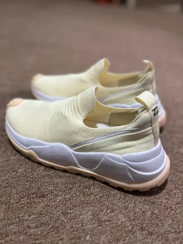 Tênis Casual Feminino Novo - Conforto e Estilo!