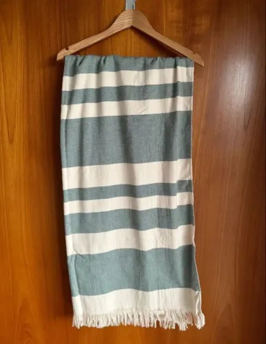 toalha de praia verde listrada jacquard Novissima Importada