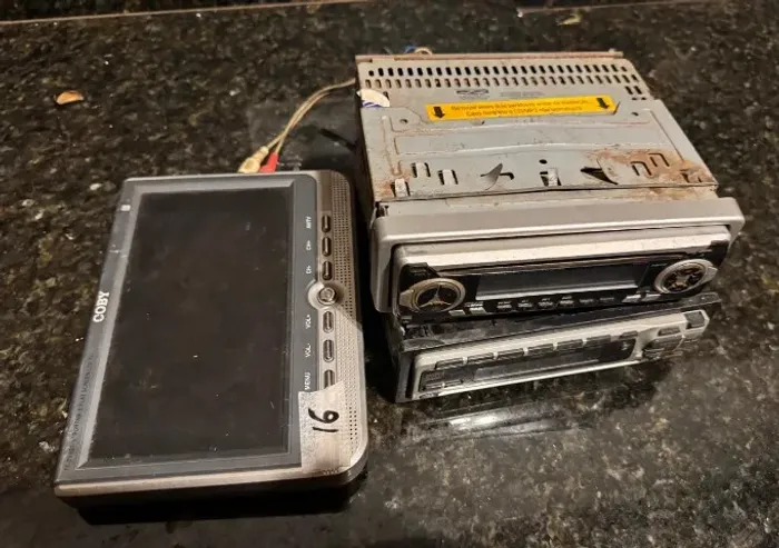 Som Automotivo + Tela LCD - Sucata / Para Retirada de Peças