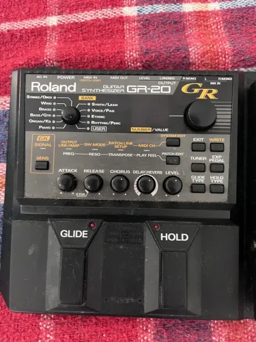 Pedaleira Roland GR20 Guitar Synthesizer