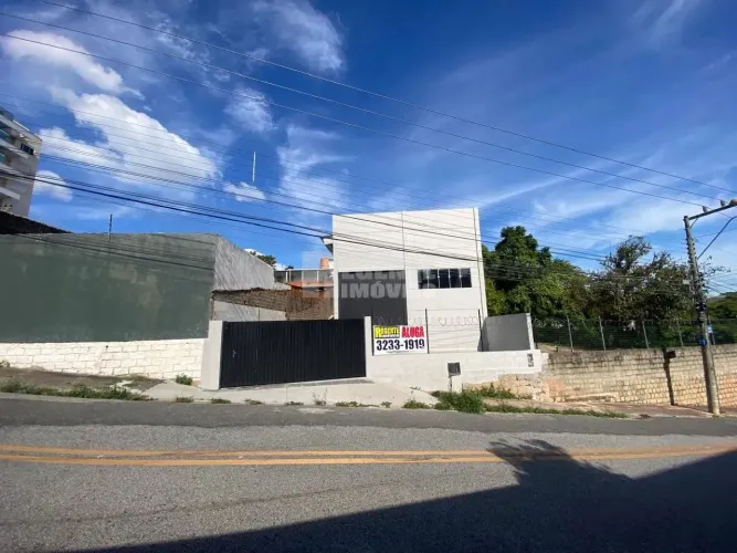 Ótimo galpão para locação no bairro Capoeiras!