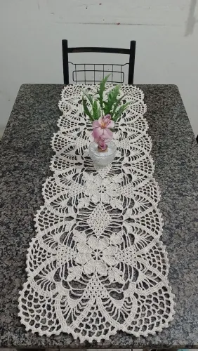 Linda toalha de mesa de crochê artesanal