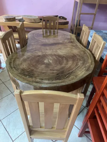 Mesa em peça única 6 cadeiras nova