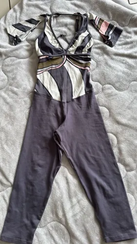 Macacão lycra com manguinhas 