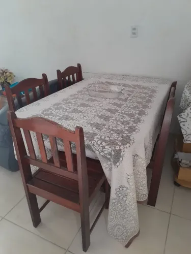 Mesa de jantar em Madeira com 6 cadeiras