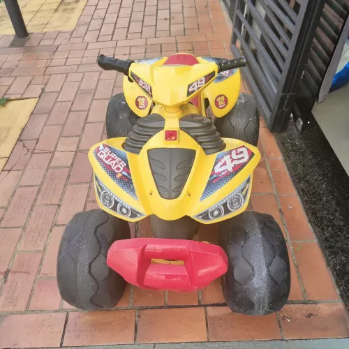 Quadriciclo Amarelo Elétrico Infantil 12V - Bandeirante