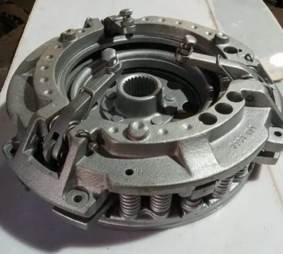 EMBREAGEM  PLATO, DISCO INT E EXT. COM ALINHAMENTO E RETIFICA  VOLANTE DO TRATOR  MASSEY 