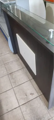 Balcão recepção com vidro ..