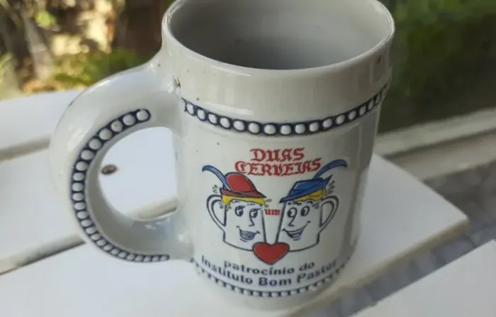 Caneca de Chopp antiga em porcelana anos 60 antiguidade 500ml