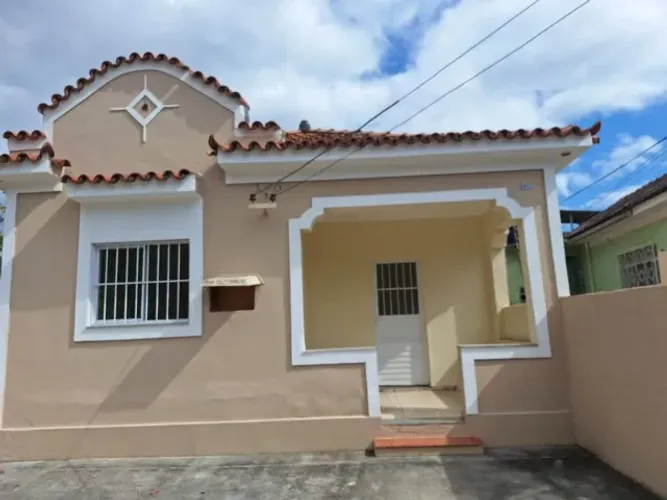 Alugo Casa em Realengo, 2 quartos, sl, saleta, banheiro, área de serviço