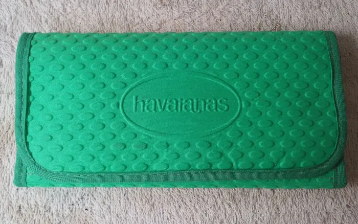 Carteira feminina Havaianas semi-nova 