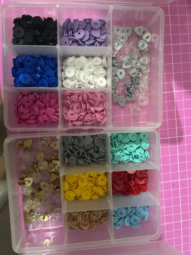 Botões de pressão coloridos para artesanato