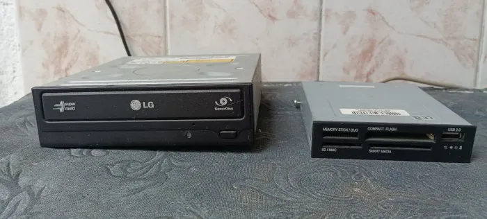 Leitor de CD, DVD e cartão de memoria LG