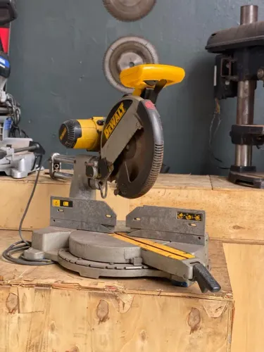 Serra Meia esquadria Dewalt