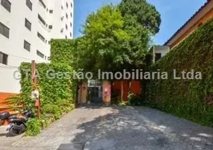 Casa Comercial para Locação Rua Apinajés | Próx. Metrô Sumaré e Vila Madalena