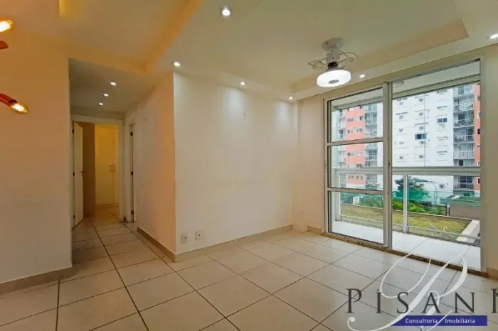 Up Barra, apto de 2 qtos com suite, vista interna, varanda com fechamento em vidro, moveis