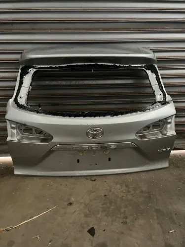 Tampa Traseira Corolla Cross Lisa 