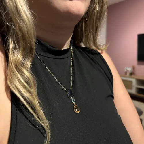 Colar Feminino Dourado Pingente Triplo Pedras Coloridas 45cm ? Semijoia, Frete Grátis