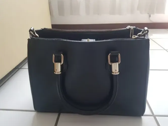 Bolsa Schutz grande preta em bom estado