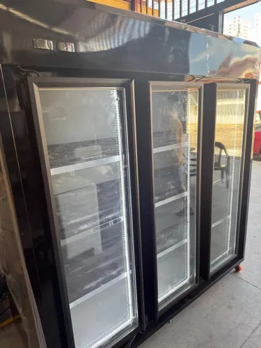 Freezer expositor 3 portas com vidro aquecido 