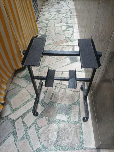 Mesa com rodinhas - ajustável