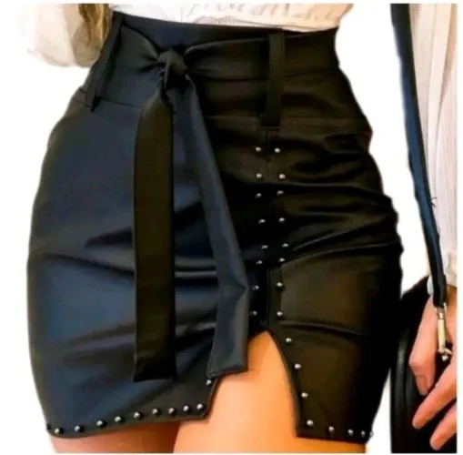 Saia Feminina Preta com Detalhes