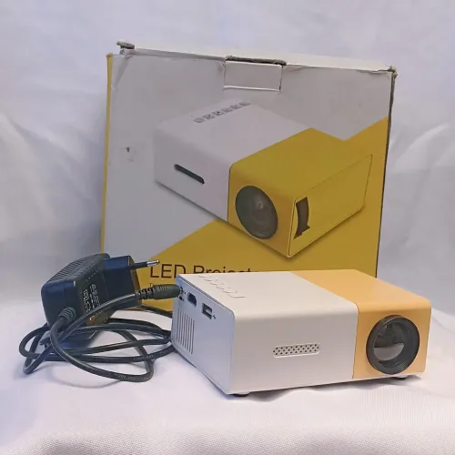 Mini Projetor com entrada HDMI