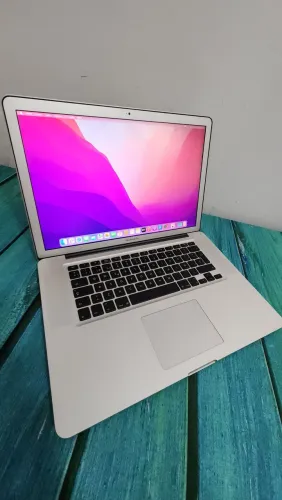 Macbook Pro 15 i7 12GB 256SSD Radeon 3D Osx Monterey