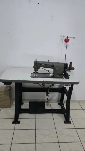 Máquina de costura Reta industrial 
