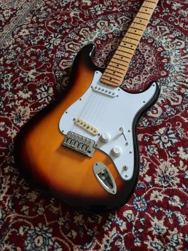 Guitarra Squier Stratocaster 