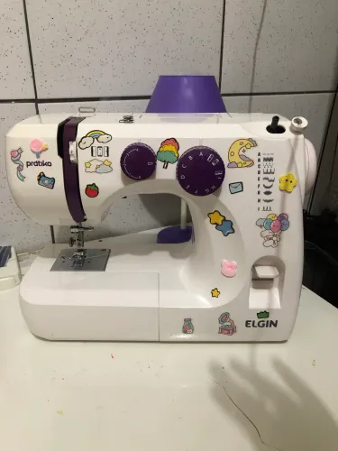 Máquina de costura elgin prática 350,00