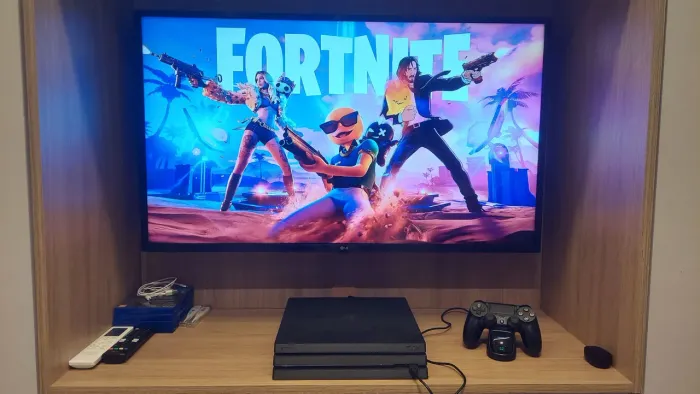PS4 PRO 1TB + 2 CONTROLES DUALSH + 3 JOGOS + BASE CARREGADOR DOS CONTROLES