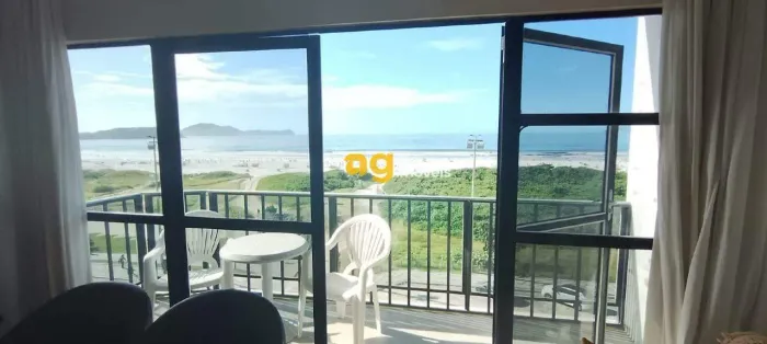 Apartamento Frente Mar na Praia do Forte com 3 quartos