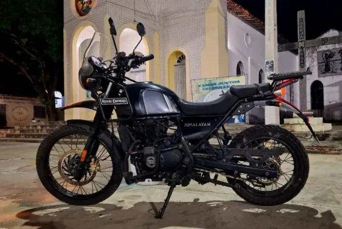 Vendo moto Hymalaian preta, otima para off road.