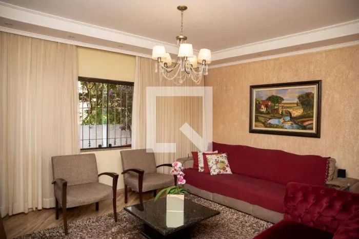 Casa à Venda - Centro, 4 Quartos, 225 m2